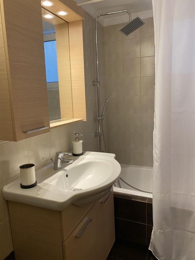 Elegant Glyfada Apartment-Private Garden-Near Metro Athén Kültér fotó