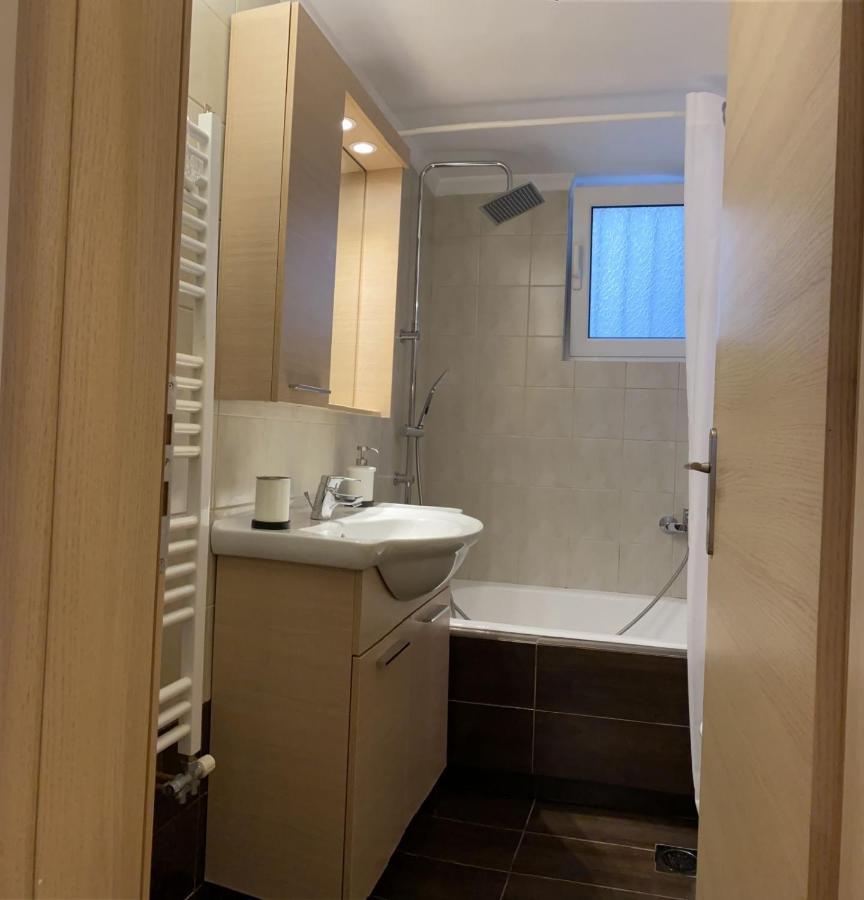 Elegant Glyfada Apartment-Private Garden-Near Metro Athén Kültér fotó