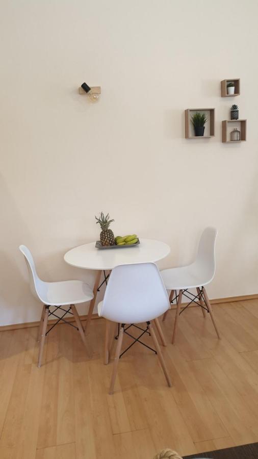 Elegant Glyfada Apartment-Private Garden-Near Metro Athén Kültér fotó