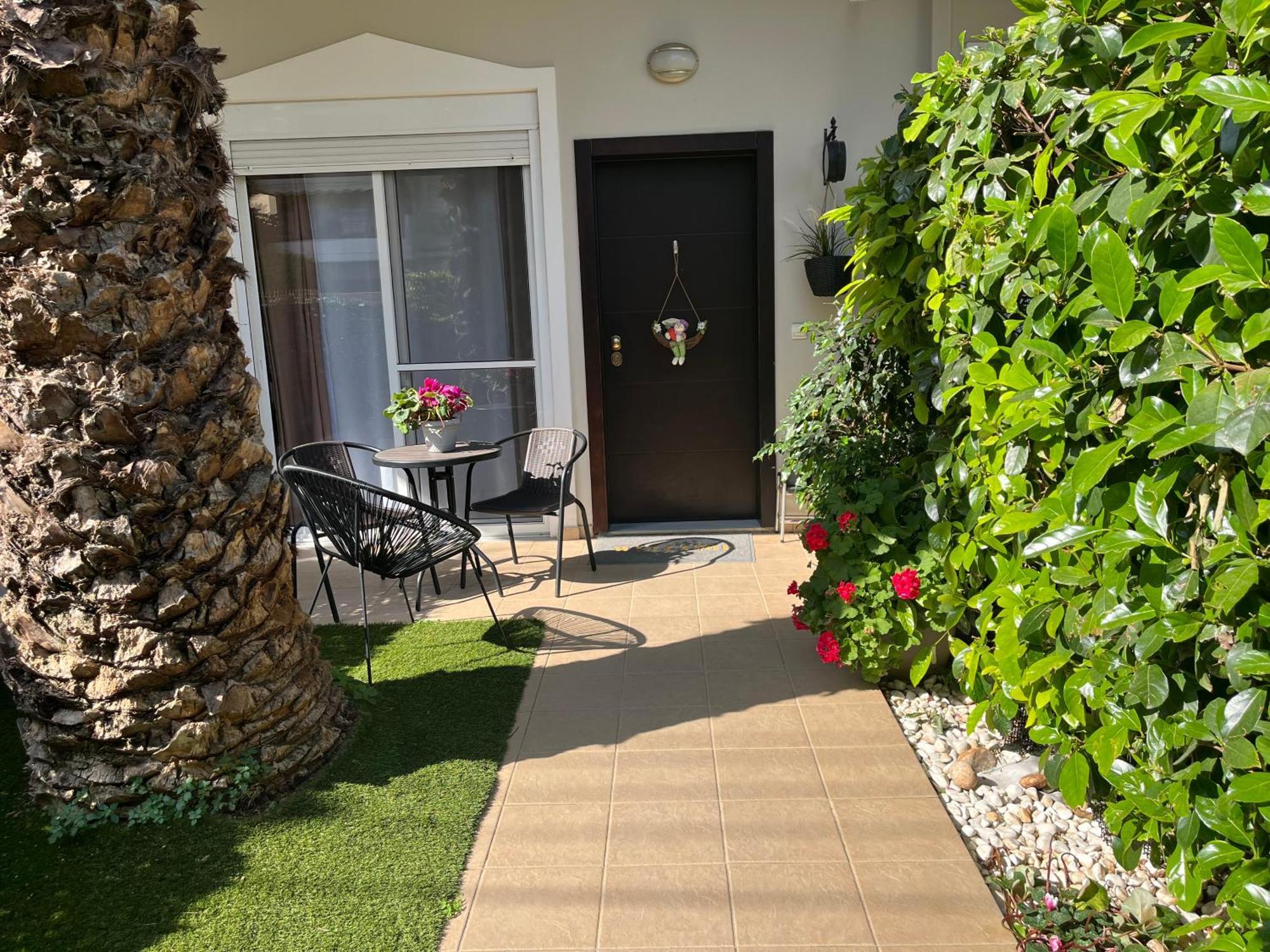 Elegant Glyfada Apartment-Private Garden-Near Metro Athén Kültér fotó